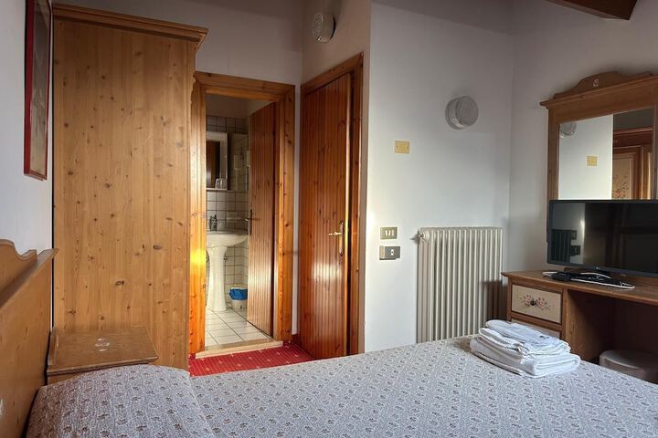 Room 27 of 47