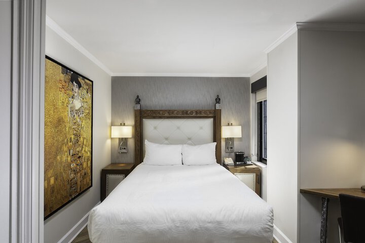 Queen Size Bed (11 of 30)