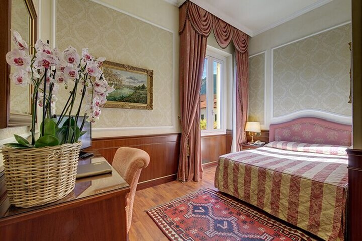 Room 25 of 96