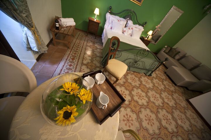 Room 14 of 90
