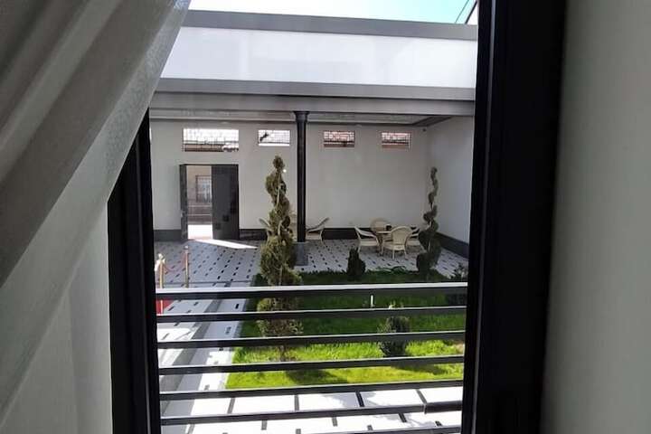 Room 27 of 49