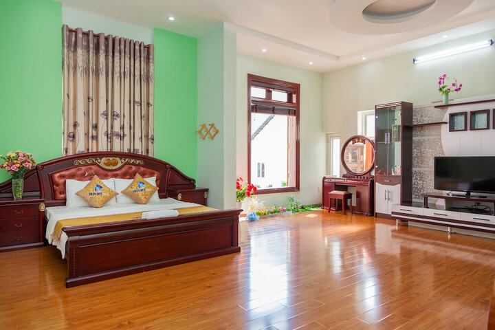 Room 2 of 39