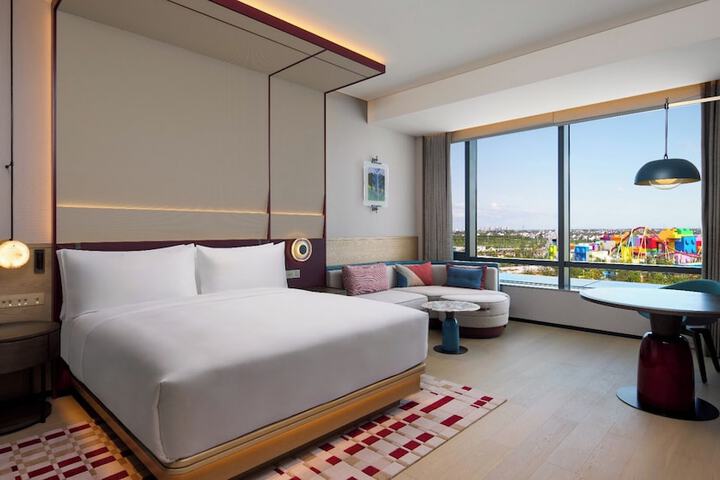 Room 10 of 65