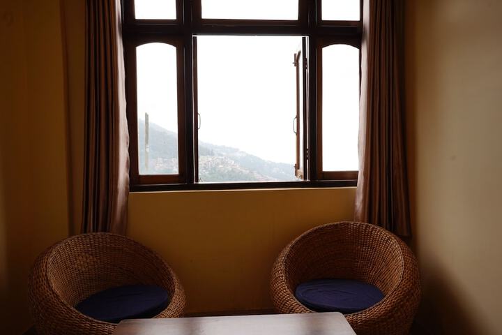 Room 12 of 37