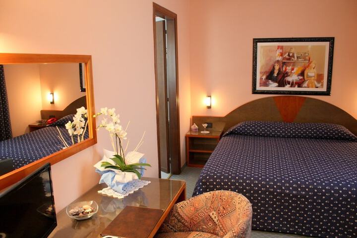 Room 7 of 16