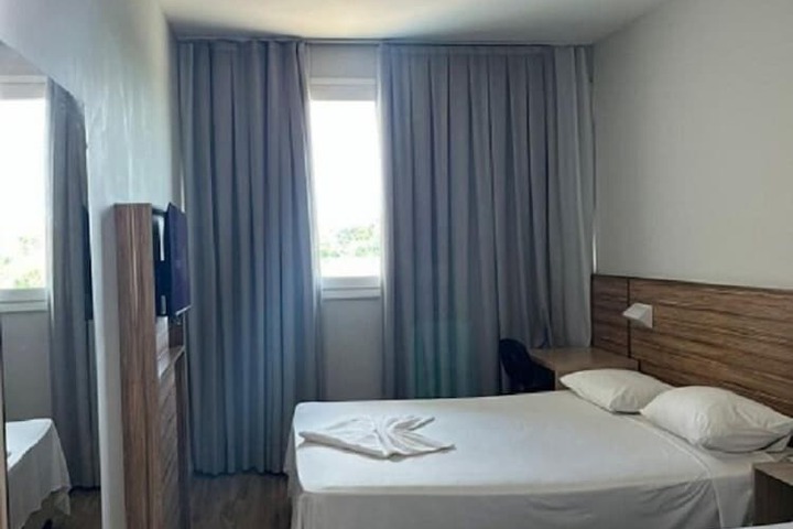Room 13 of 19
