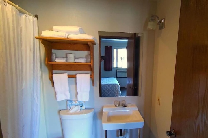 Room 17 of 25