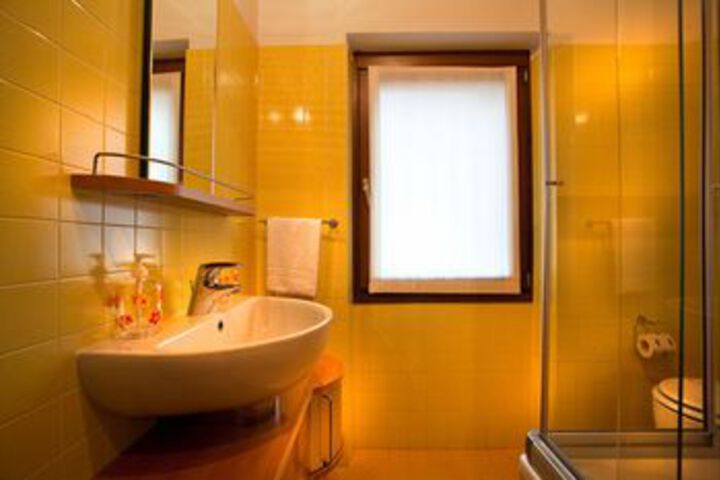 Room 4 of 30