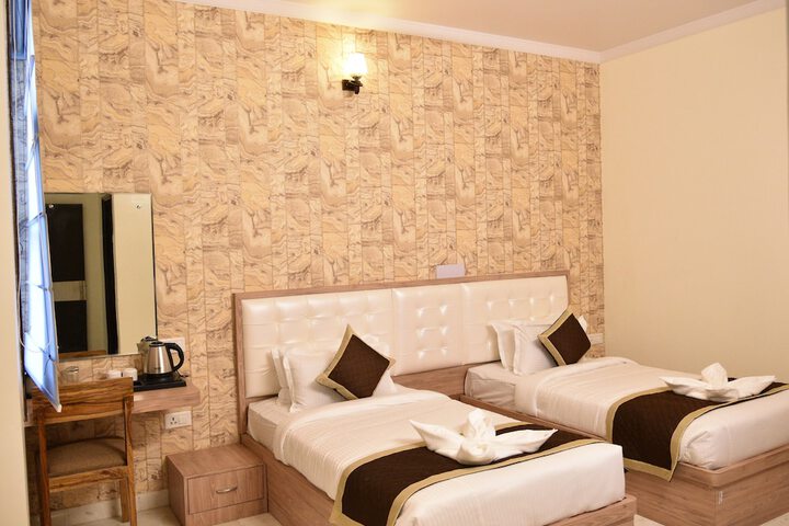 Room 9 of 28