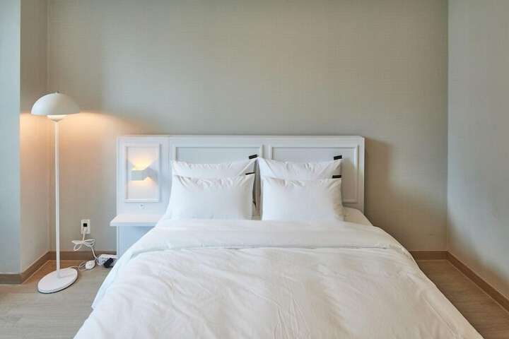 Room 10 of 90