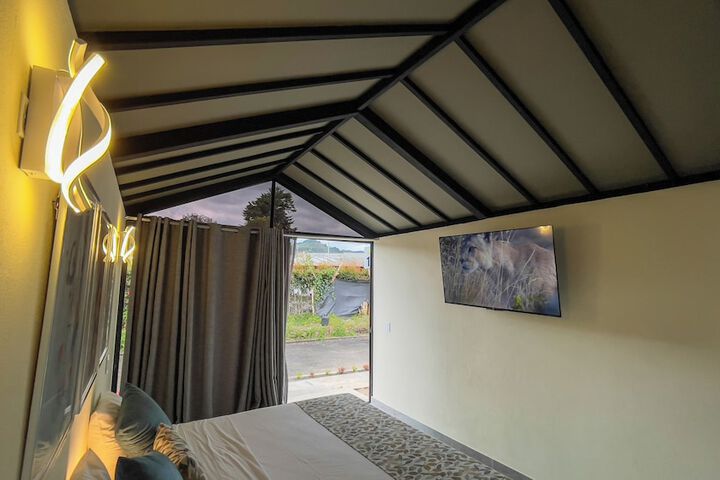 Room 15 of 63