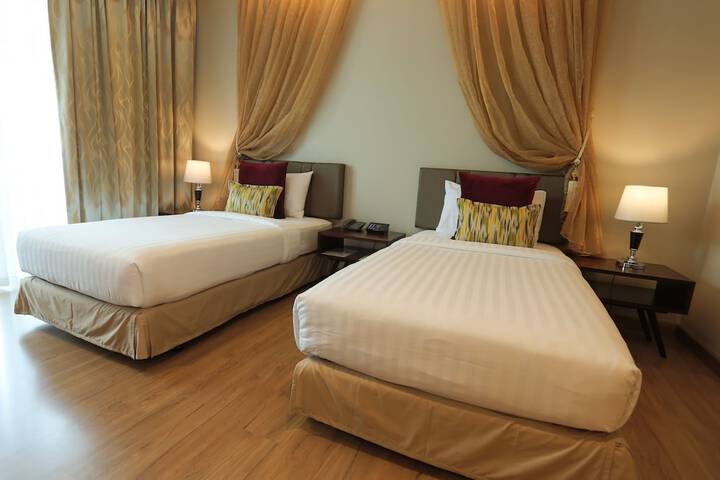 Room 28 of 108