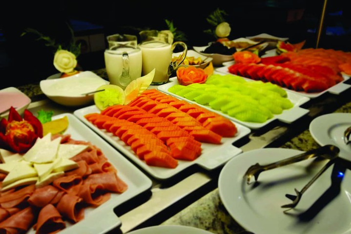 Dining 54 of 60