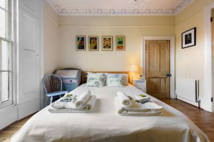Room 6 of 16