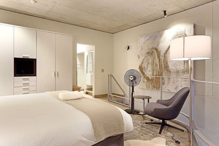 Room 2 of 18