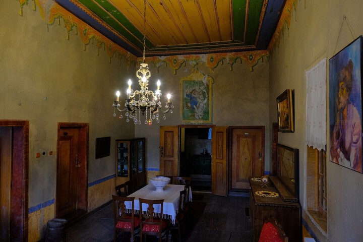 Room 10 of 19