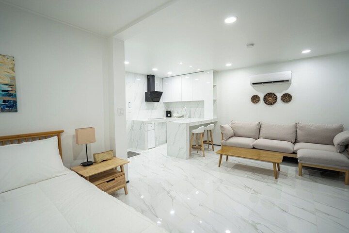 Room 6 of 21