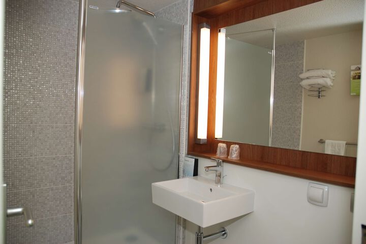Room 5 of 29