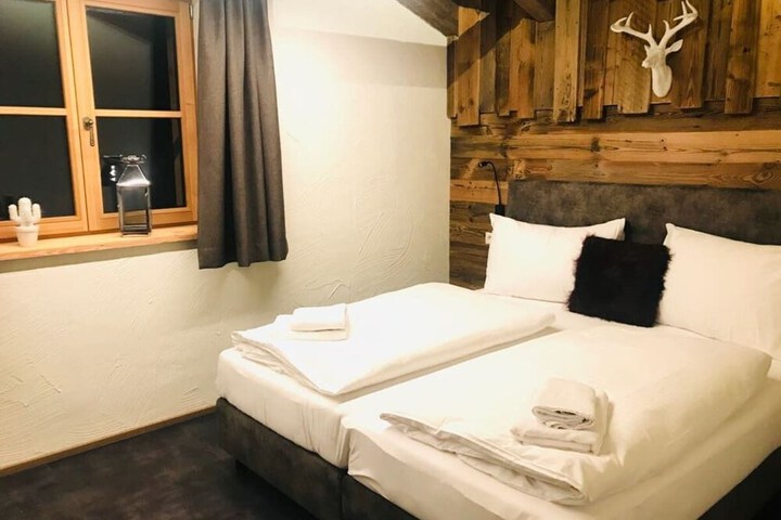 Room 10 of 97