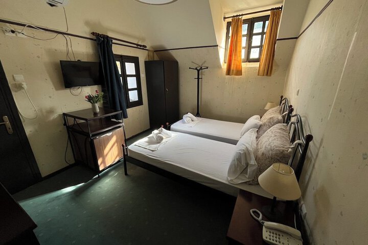 Room 43 of 120