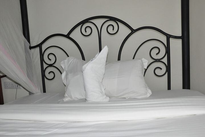 Room 8 of 20