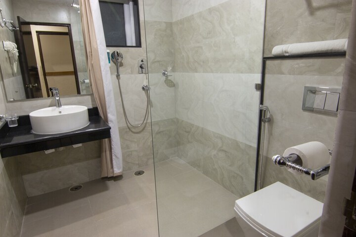 Room 15 of 37