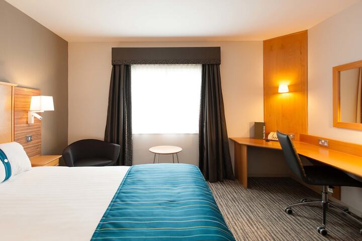 Room 4 of 74