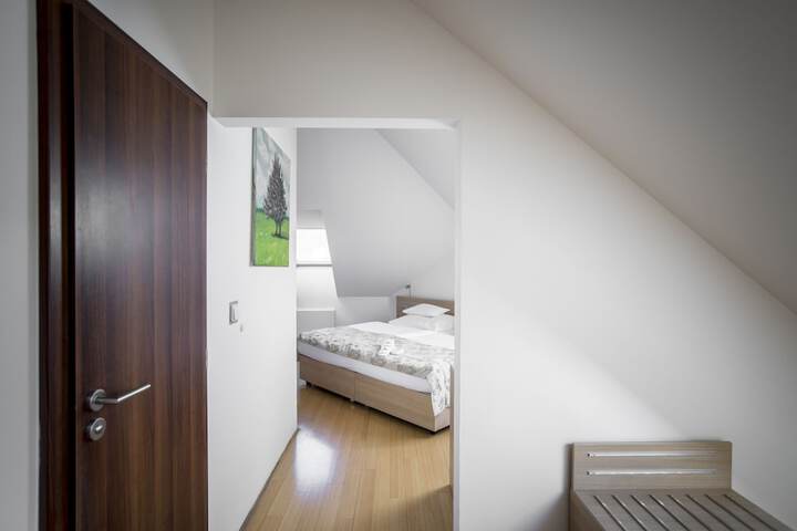 Room 6 of 50