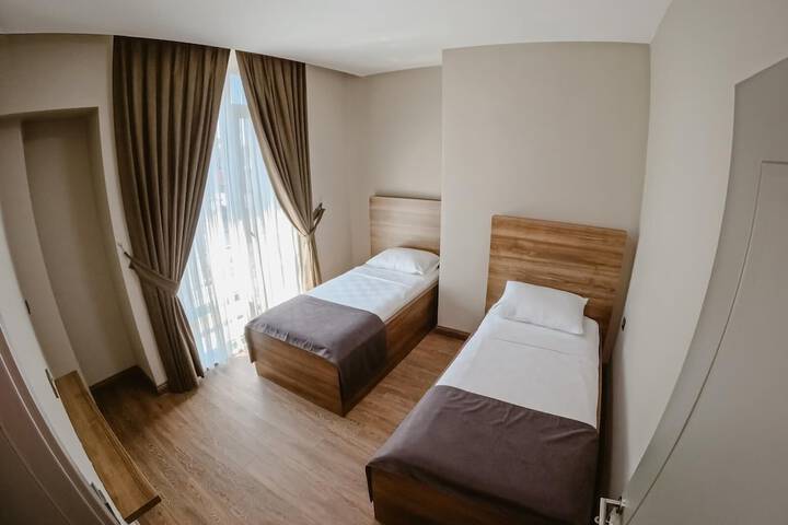 Room 4 of 9
