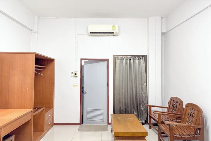 Room 10 of 19