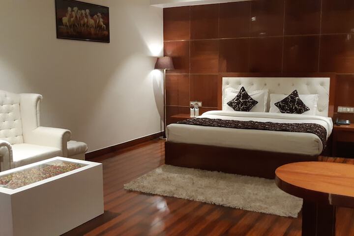Room 4 of 23
