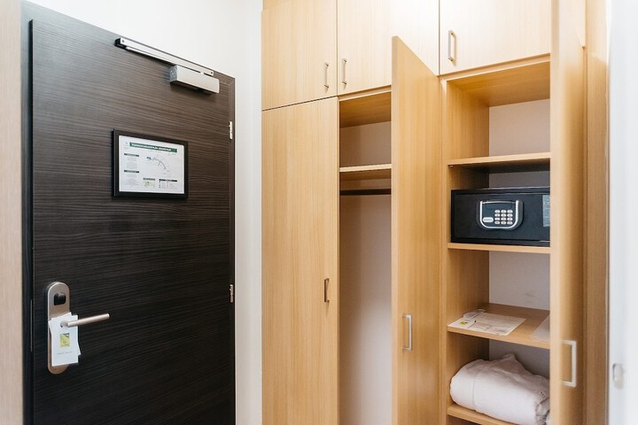 Room 9 of 111