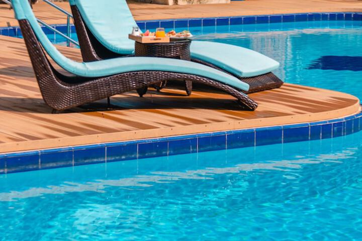 Pools & Facilities