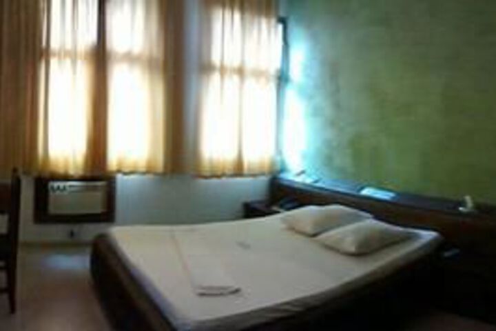 Room 3 of 10