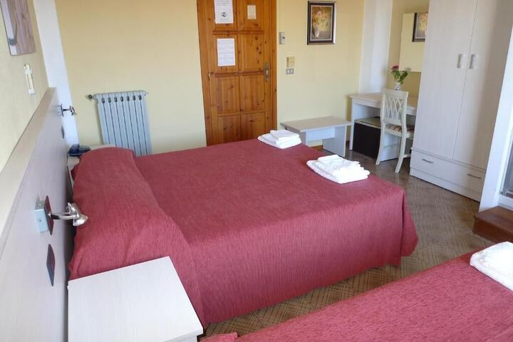 Room 2 of 51