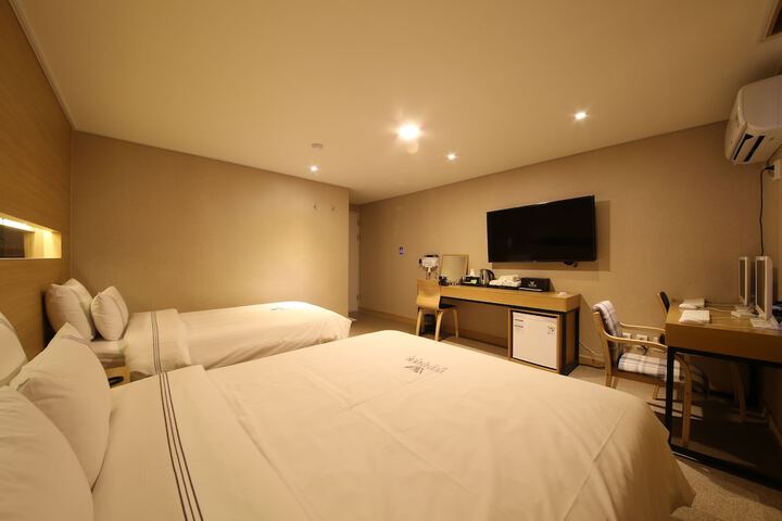 Room 13 of 29