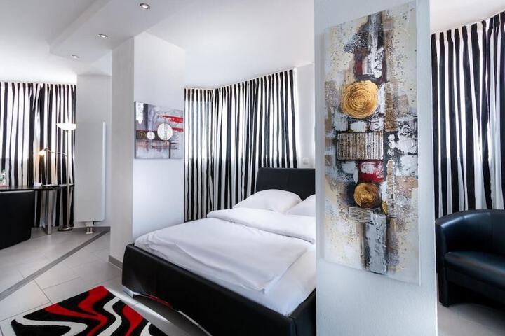Room 8 of 33