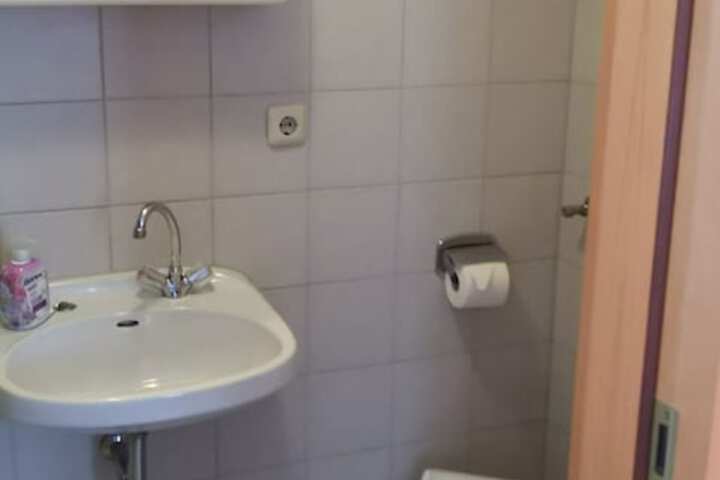 Room 5 of 7