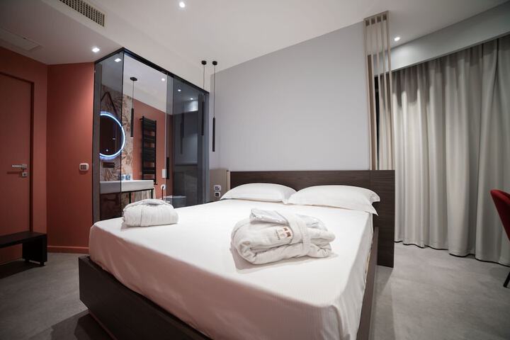 Room 16 of 50