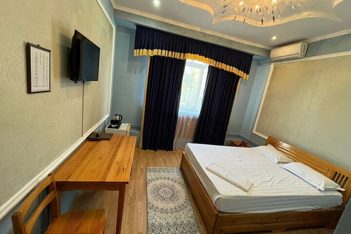 Room 6 of 42