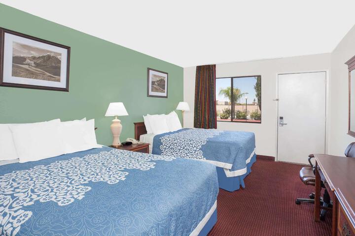 1 Queen Bed (12 of 15)