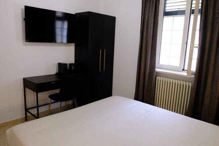 Room 22 of 34