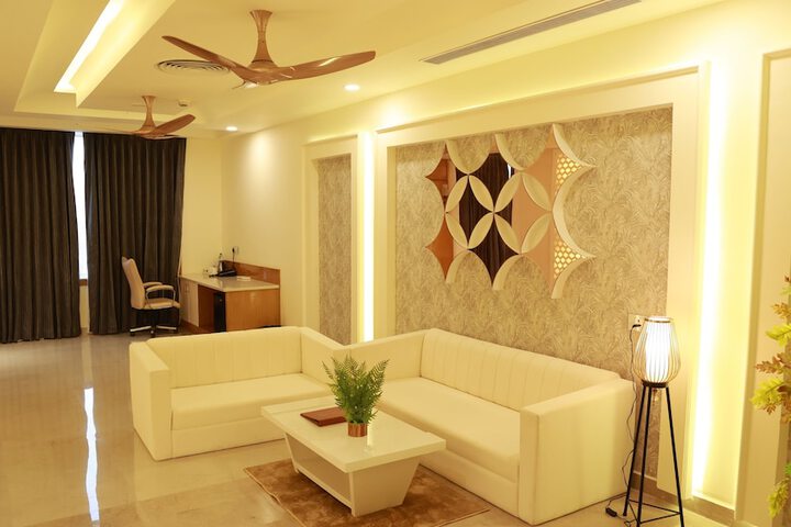 Room 8 of 16