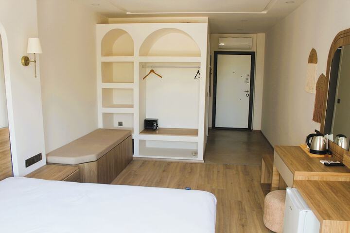 Room 18 of 80