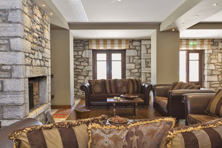 Entrance & Lobby