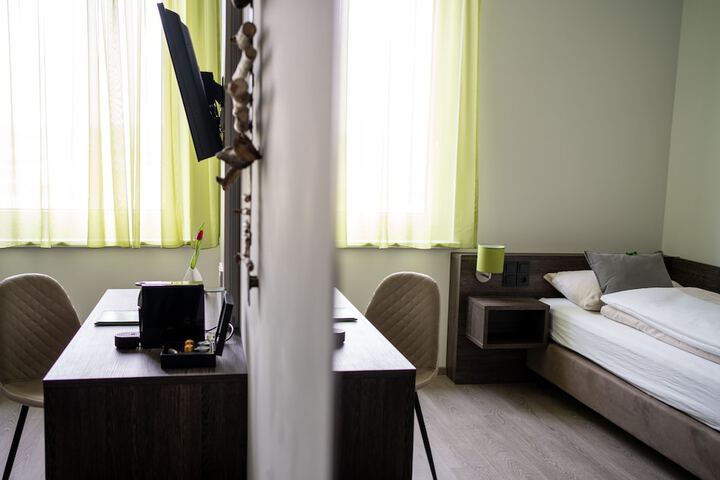 Room 6 of 19