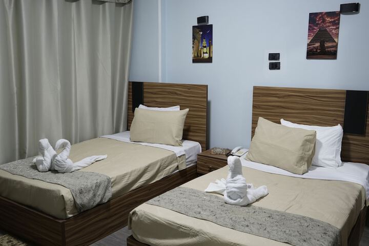 Room 13 of 40