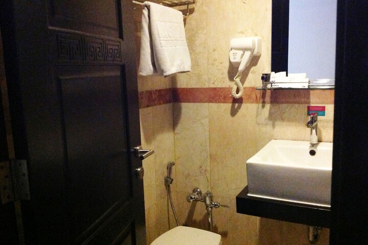 Room 16 of 39