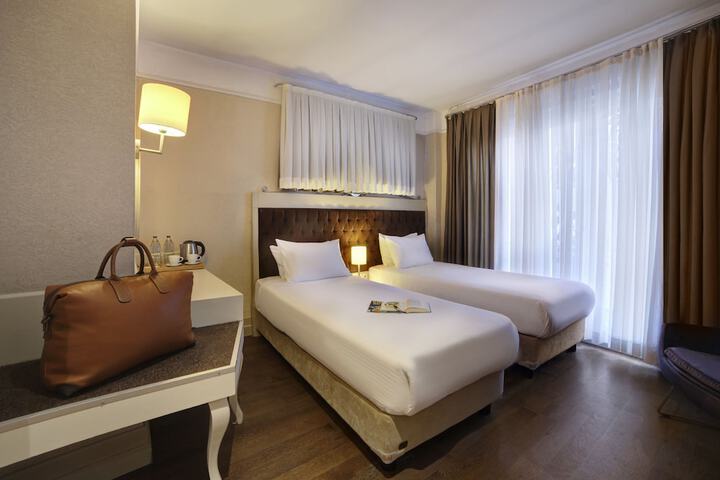 Room 6 of 70