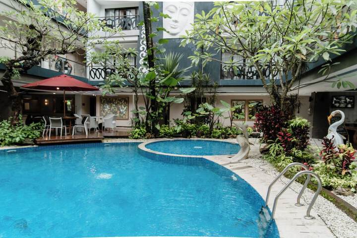 Pools & Facilities